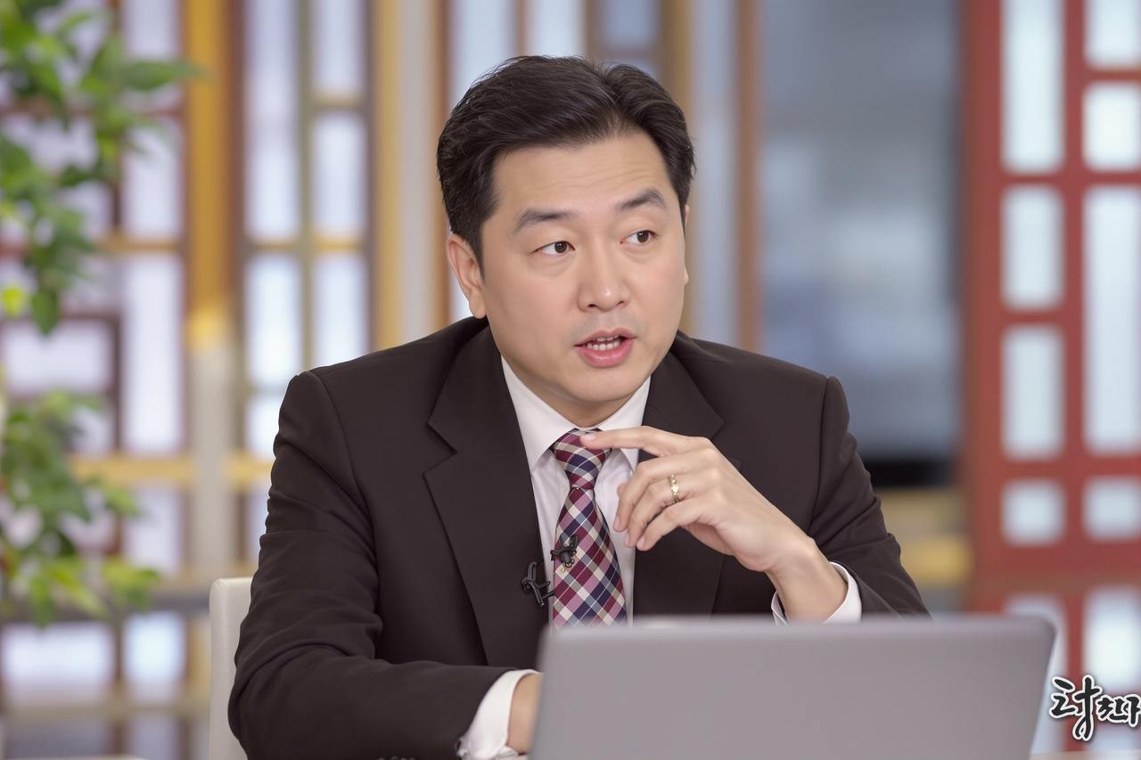 吃瓜大赛每日 - 某知名主持人被曝收受巨额礼品，内部人士提供详细账单