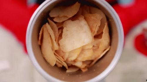 观众吃瓜群众吃薯片,揭秘观众零食背后的故事